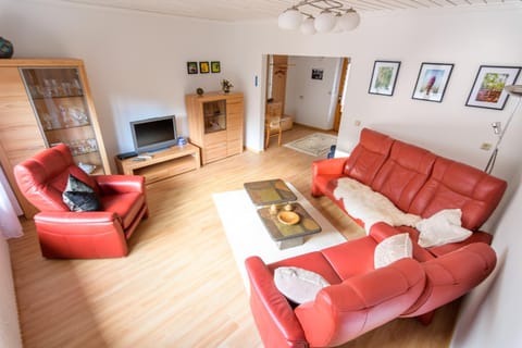 Communal lounge/ TV room, TV and multimedia, Seating area