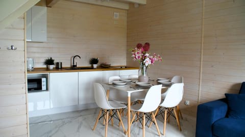 Kitchen or kitchenette, Dining area, minibar, pet friendly, stove