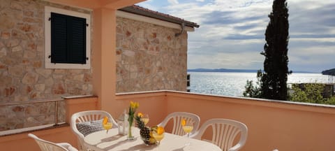 View (from property/room), Balcony/Terrace, Sea view