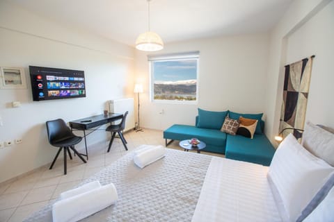 Communal lounge/ TV room, Bed, TV and multimedia, Seating area