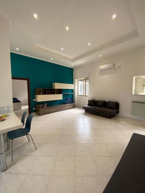 TV and multimedia, Kitchen or kitchenette, Living room, Seating area, Dining area, air conditioner