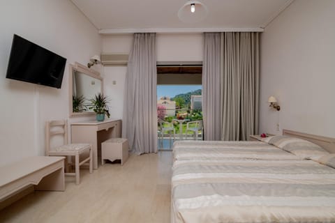 Bed, TV and multimedia, Photo of the whole room, Bedroom, air conditioner