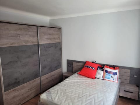 Bed, Bedroom, wardrobe