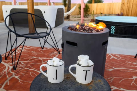 3Br 2Bth, 10 min to JTNP, EV Charger, Zen Garden House in Joshua Tree