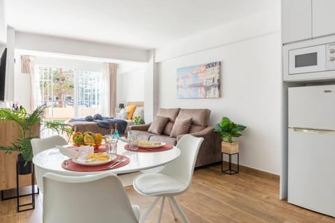 Serenity Chic Apartment City Center with FREE Wifi BY NAMASTE ELITE Apartment in Torremolinos