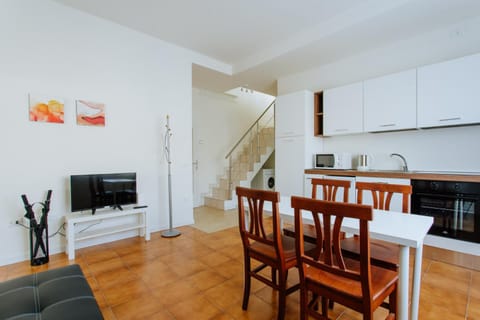 Kitchen or kitchenette, Living room