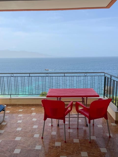 Natural landscape, View (from property/room), Balcony/Terrace, Seating area, Dining area, Sea view