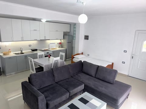 Kitchen or kitchenette, Living room, Seating area, Dining area, oven, pet friendly