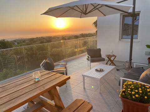 View (from property/room), Balcony/Terrace, Sunset
