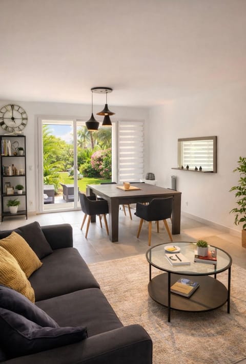 TV and multimedia, Living room, Seating area, Dining area