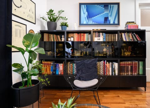 Library, TV and multimedia, Living room, Seating area, hair dresser