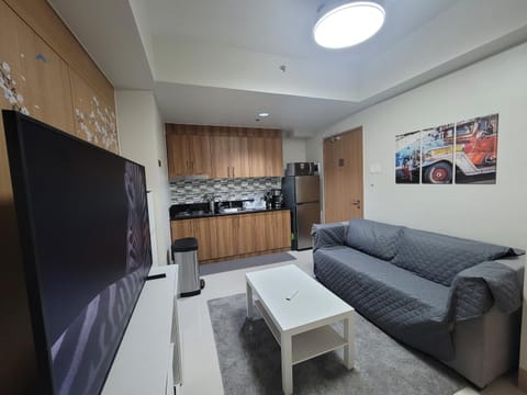 TV and multimedia, Kitchen or kitchenette, Living room, Seating area, Evening entertainment, minibar