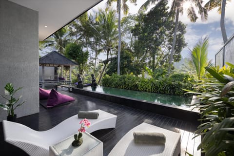 Patio, Day, Natural landscape, Garden, View (from property/room), Balcony/Terrace, Garden view, Pool view, Swimming pool, sunbed