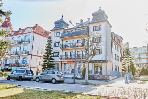 Property building, Day, Neighbourhood, Location