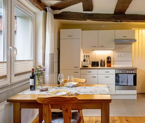 Day, Kitchen or kitchenette, Food and drinks, Dining area, Food, Food, stove, toaster, kitchen, kitchen