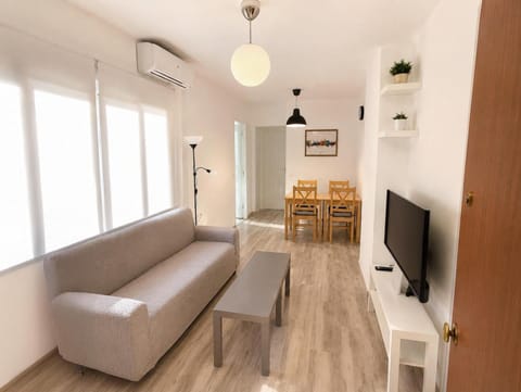 TV and multimedia, Living room, Seating area, Dining area