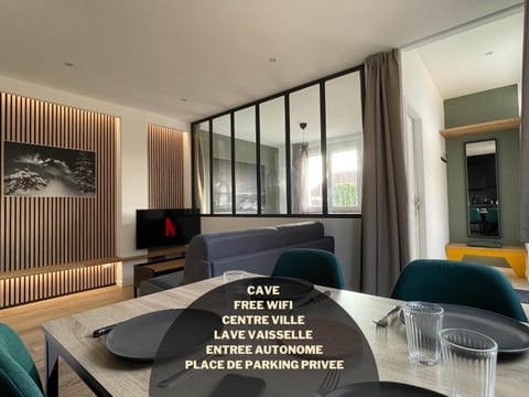 Living room, Seating area, Dining area, Breakfast