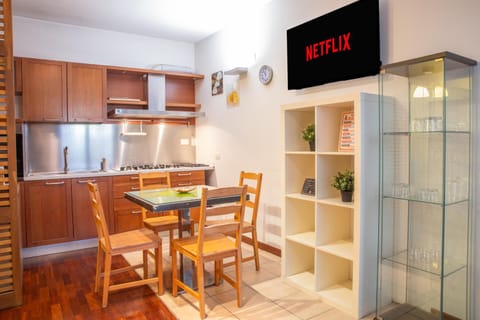 TV and multimedia, Living room, Dining area, air conditioner