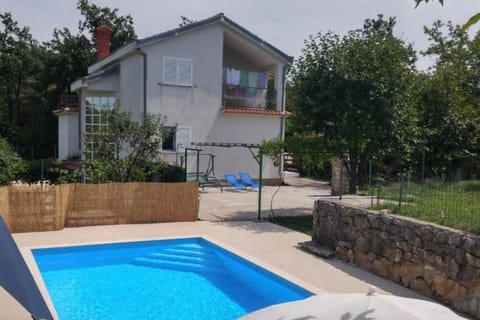 Patio, Spring, Day, Garden, Garden view, Pool view, Swimming pool, sunbed