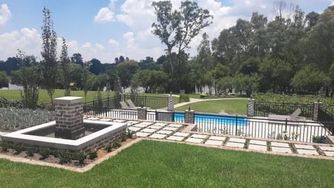 Garden, View (from property/room), Swimming pool