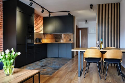 Coffee/tea facilities, Kitchen or kitchenette, Living room, Seating area, Dining area, minibar, pet friendly