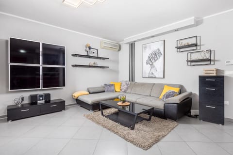 Living room, Seating area, air conditioner