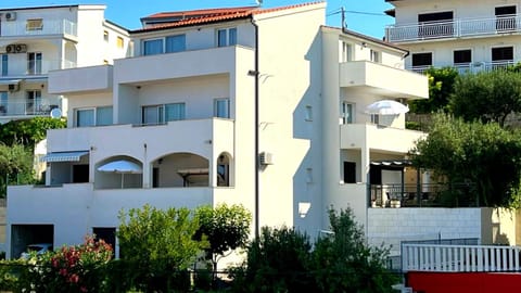 Apartments Dinko Podstrana Apartment in Podstrana