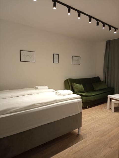 Bed, Seating area
