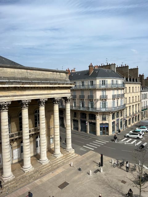 Neighbourhood, City view, Landmark view, Street view, Location