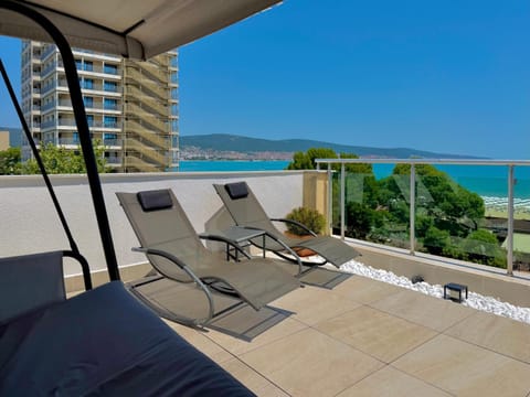 Natural landscape, Balcony/Terrace, Sea view, sunbed