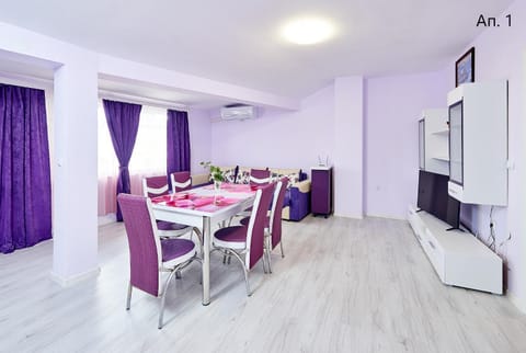 TV and multimedia, Living room, Seating area, Dining area, air conditioner