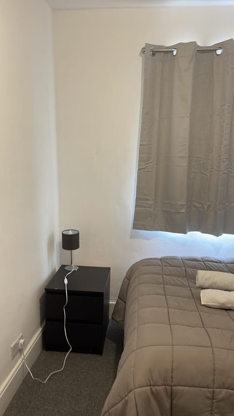 Small room in Horfield 3 Bed and Breakfast in Bristol