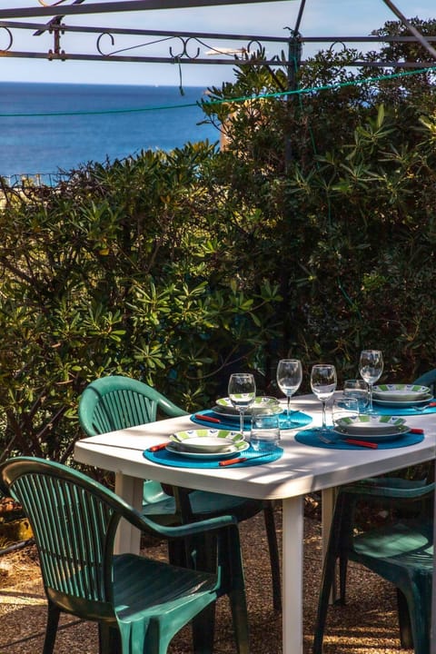 Day, Natural landscape, Garden, Dining area, Sea view