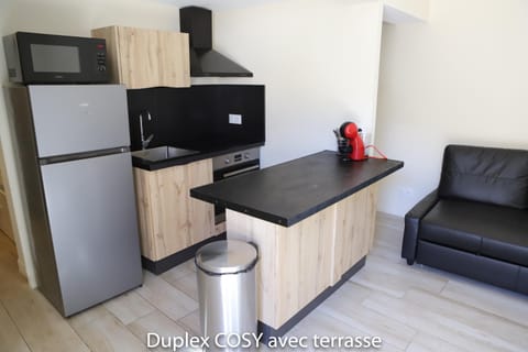 Coffee/tea facilities, Kitchen or kitchenette, Living room, pet friendly, stove