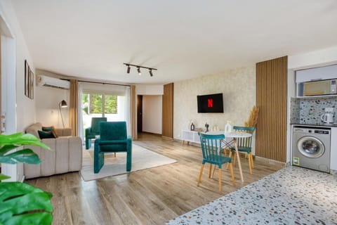 TV and multimedia, Seating area, Dining area, washing machine