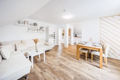 Living room, Photo of the whole room, Seating area, Dining area