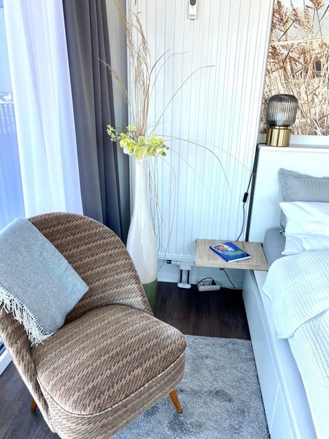 Bed, Living room, Seating area, Bedroom