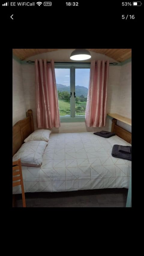 Shepherds hut Lowri Campground/ 
RV Resort in Wales