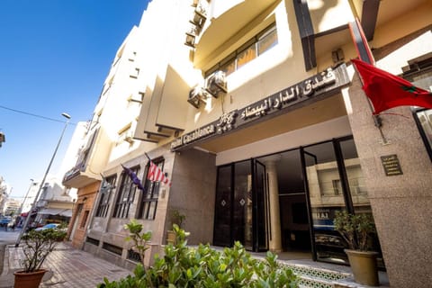 Property building, Day, Property logo or sign, Neighbourhood, City view, Street view, Location, Parking