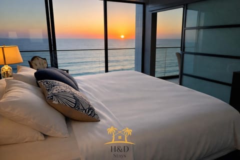 Ocean View Luxury Condo Oceanfront and Pool Apartment in Pacific Beach