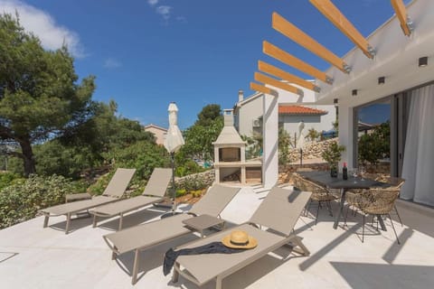 Property building, Patio, Spring, Day, BBQ facilities, View (from property/room), Balcony/Terrace, sunbed