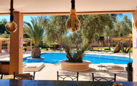 Restaurant/places to eat, Swimming pool