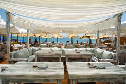Restaurant/places to eat, Beach