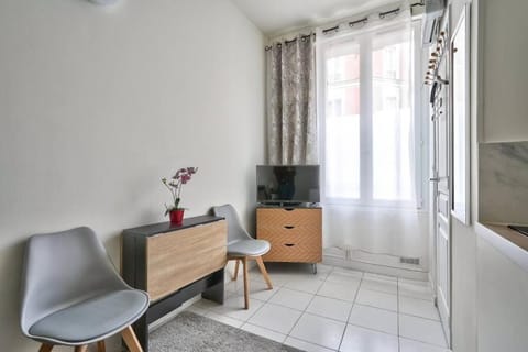 Magnificent studio near Paris Apartment in Clichy