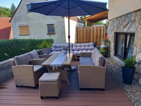 Property building, Balcony/Terrace, Living room