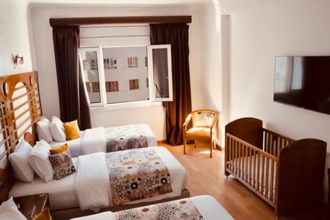 Bed, TV and multimedia, Bedroom
