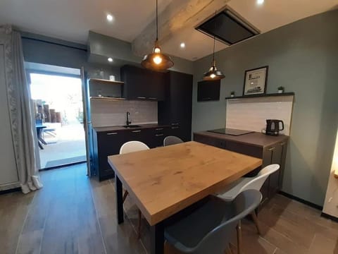 Studio meublé avec terrasse axe Rennes Saint Malo House in Brittany