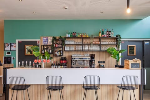 Lounge or bar, Drinks