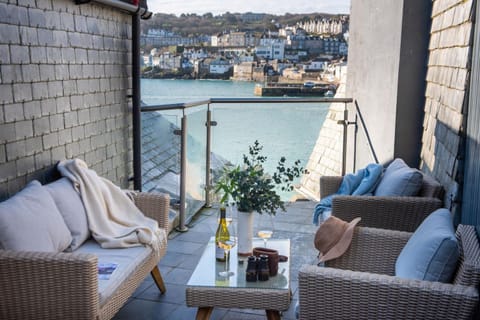 View (from property/room), Balcony/Terrace, Seating area, Sea view