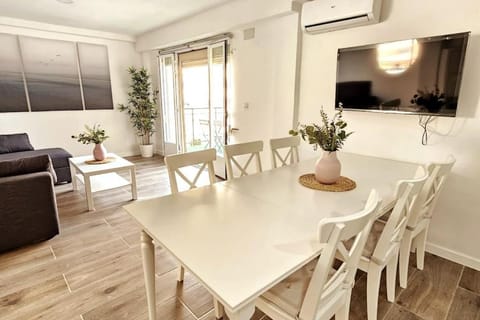 Living room, Seating area, Dining area, air conditioner